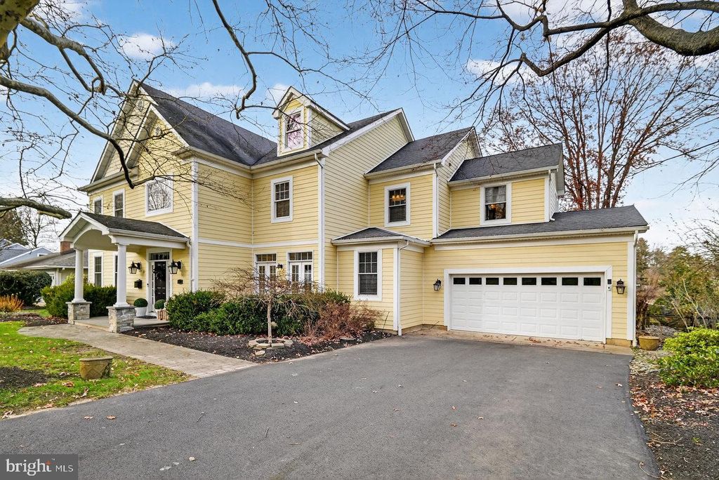 10 EVANS DR, Cranbury, NJ 08512