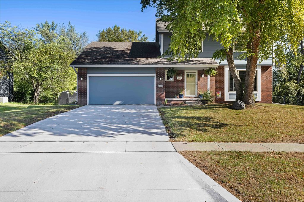 2705 NW Park Lane, Ankeny, IA 50023