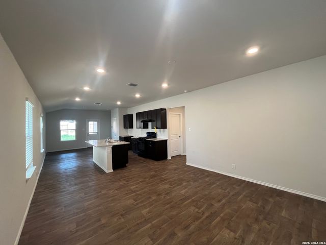 324 MIDDLE GREEN LOOP, Floresville, TX 78114