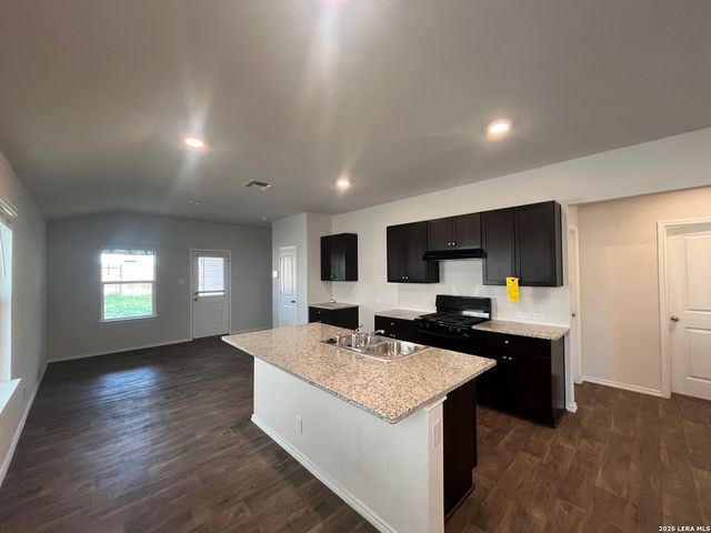 324 MIDDLE GREEN LOOP, Floresville, TX 78114