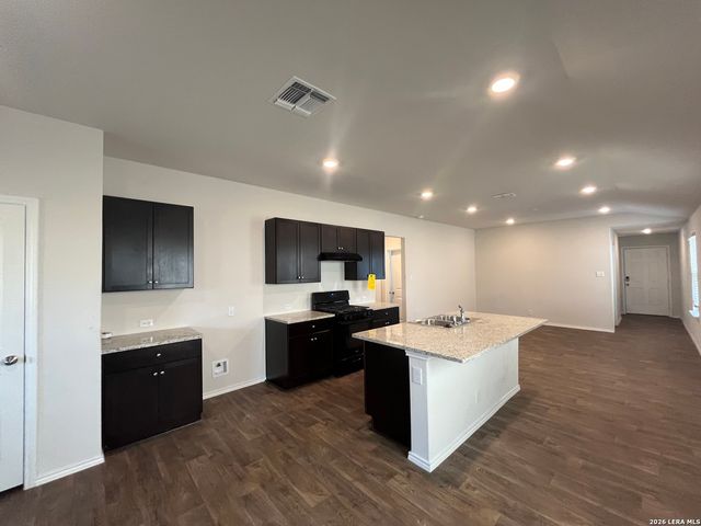 324 MIDDLE GREEN LOOP, Floresville, TX 78114