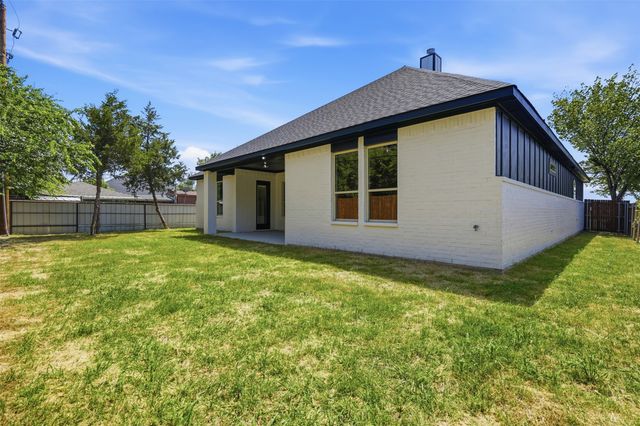 4924 Mona Lisa Street, Fort Worth, TX 76137