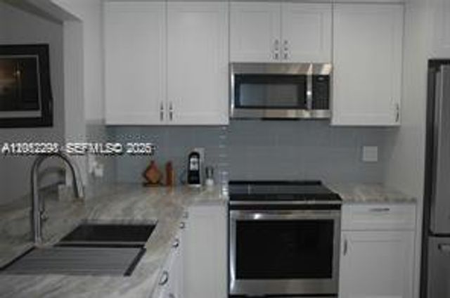 3571 Inverrary Drive 201, Lauderhill, FL 33319