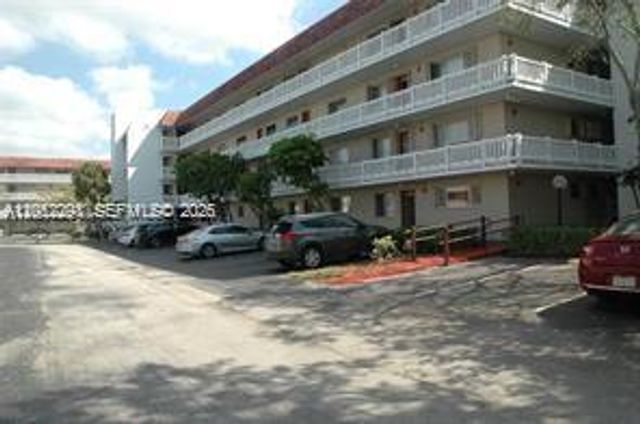 3571 Inverrary Drive 201, Lauderhill, FL 33319