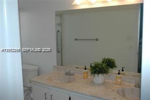 3571 Inverrary Drive 201, Lauderhill, FL 33319