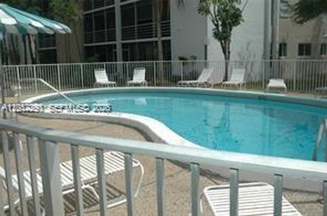 3571 Inverrary Drive 201, Lauderhill, FL 33319