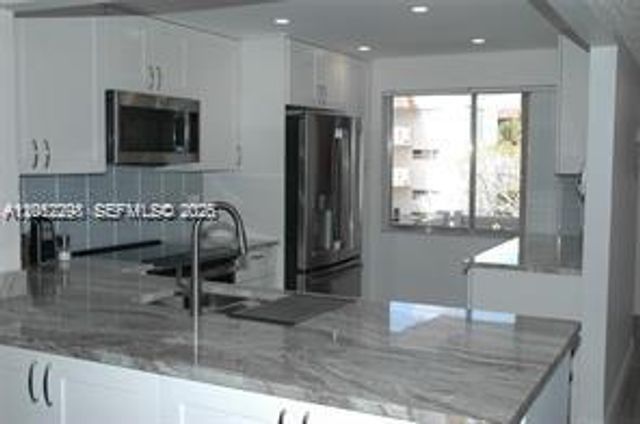 3571 Inverrary Drive 201, Lauderhill, FL 33319