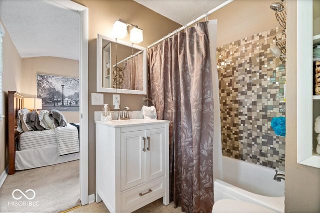 601 E Howard Avenue, Arcadia, IN 46030