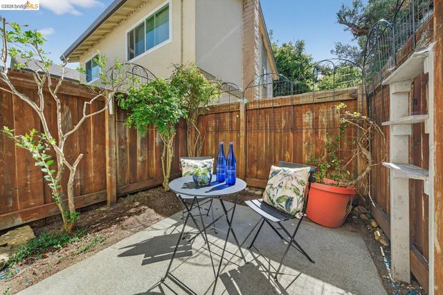 1368 Ridgecrest Rd, Pinole, CA 94564