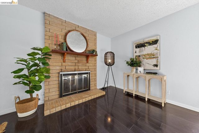 1368 Ridgecrest Rd, Pinole, CA 94564