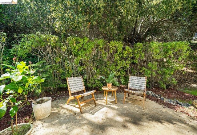 1368 Ridgecrest Rd, Pinole, CA 94564