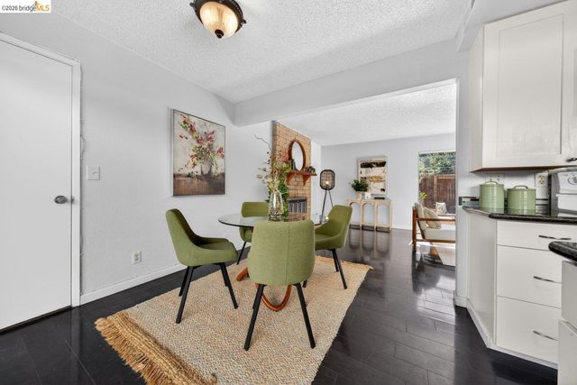 1368 Ridgecrest Rd, Pinole, CA 94564