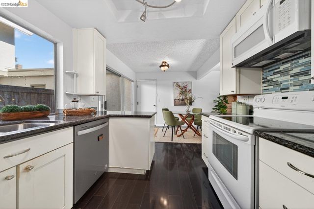 1368 Ridgecrest Rd, Pinole, CA 94564