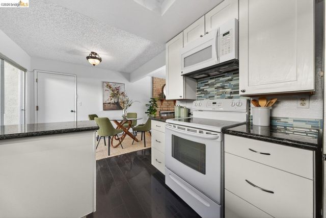 1368 Ridgecrest Rd, Pinole, CA 94564