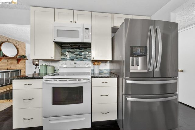 1368 Ridgecrest Rd, Pinole, CA 94564