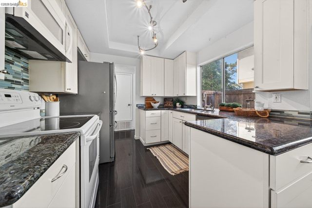 1368 Ridgecrest Rd, Pinole, CA 94564