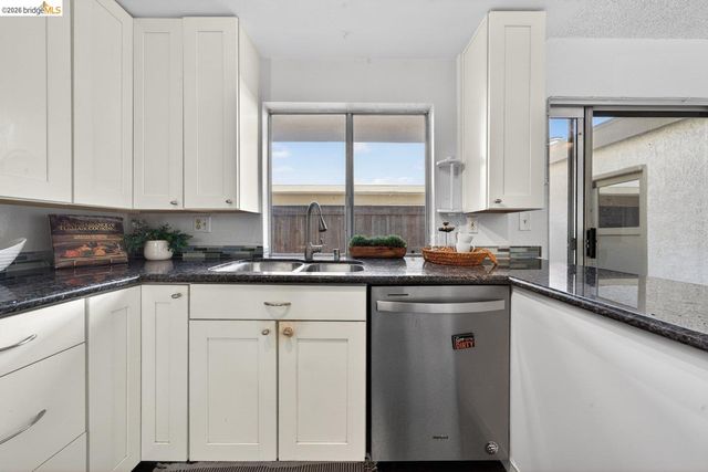 1368 Ridgecrest Rd, Pinole, CA 94564