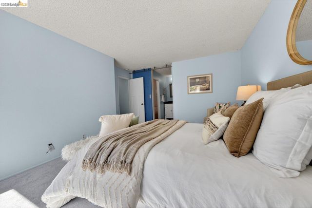 1368 Ridgecrest Rd, Pinole, CA 94564