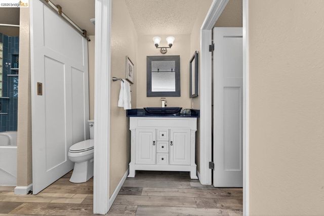 1368 Ridgecrest Rd, Pinole, CA 94564