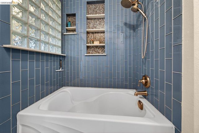 1368 Ridgecrest Rd, Pinole, CA 94564