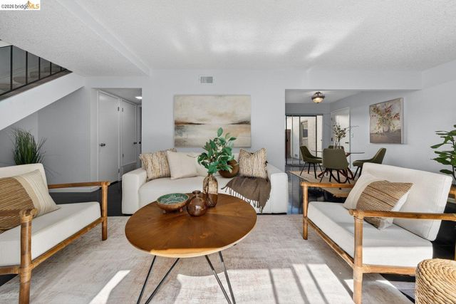 1368 Ridgecrest Rd, Pinole, CA 94564