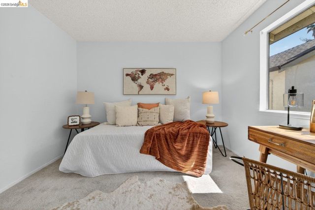 1368 Ridgecrest Rd, Pinole, CA 94564