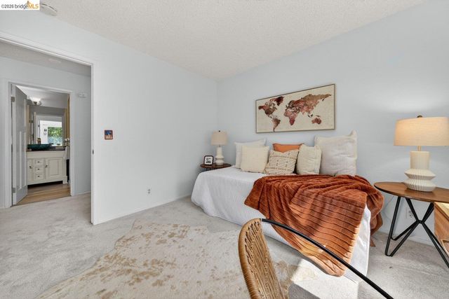 1368 Ridgecrest Rd, Pinole, CA 94564