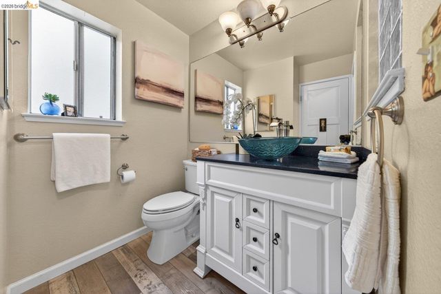 1368 Ridgecrest Rd, Pinole, CA 94564