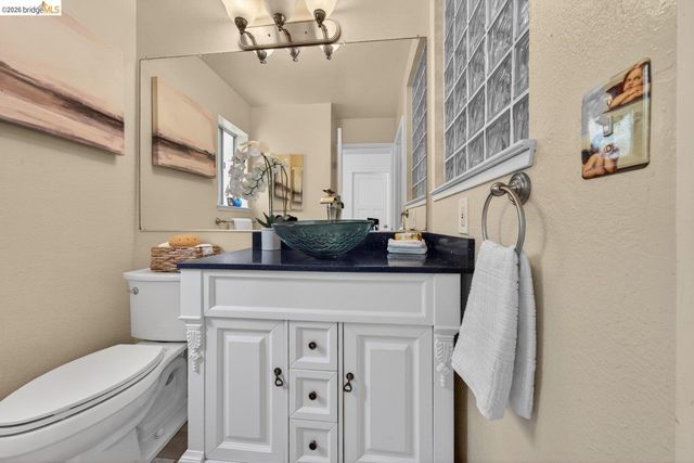 1368 Ridgecrest Rd, Pinole, CA 94564