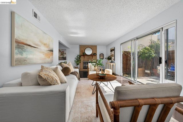 1368 Ridgecrest Rd, Pinole, CA 94564