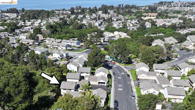 1368 Ridgecrest Rd, Pinole, CA 94564