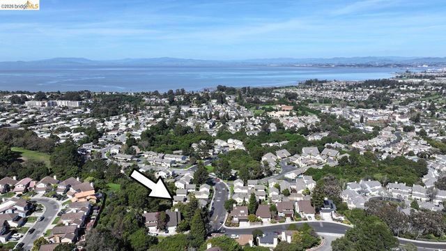1368 Ridgecrest Rd, Pinole, CA 94564