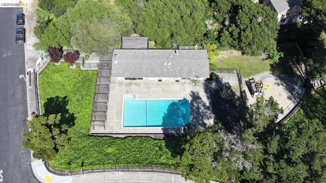 1368 Ridgecrest Rd, Pinole, CA 94564