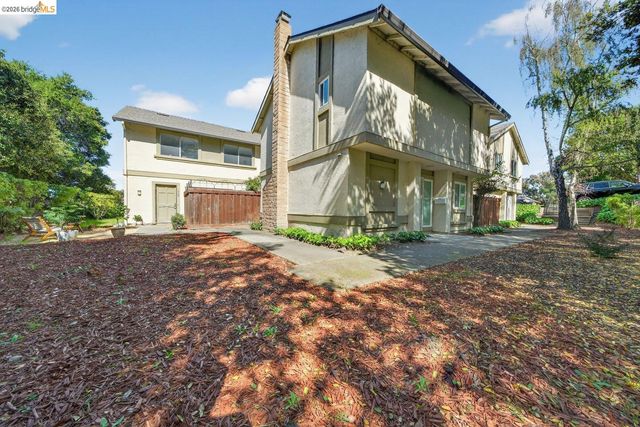 1368 Ridgecrest Rd, Pinole, CA 94564