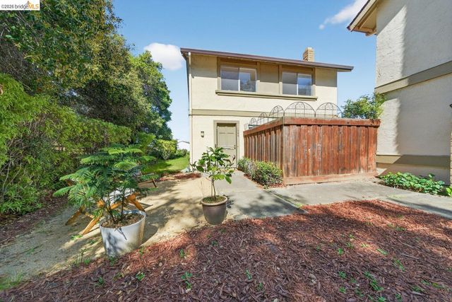 1368 Ridgecrest Rd, Pinole, CA 94564