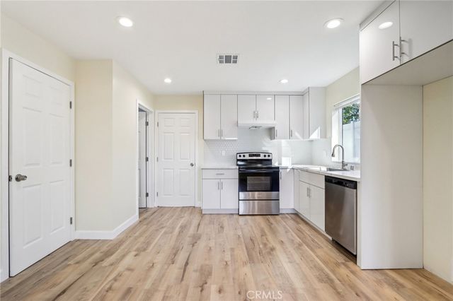 16428 Halsted Street, North Hills, CA 91343