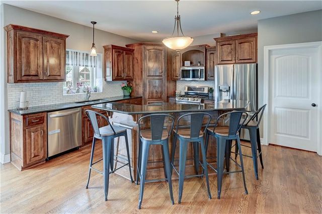 500 NE Woodpark Lane, Lee's Summit, MO 64086