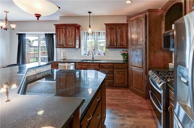 500 NE Woodpark Lane, Lee's Summit, MO 64086