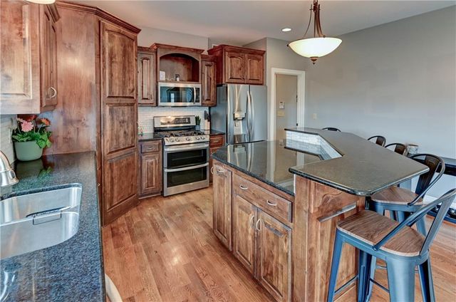500 NE Woodpark Lane, Lee's Summit, MO 64086