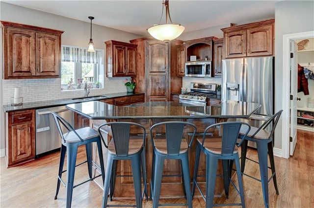 500 NE Woodpark Lane, Lee's Summit, MO 64086
