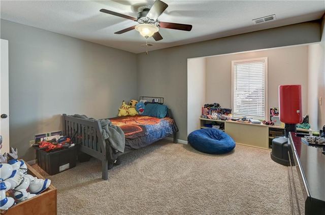 500 NE Woodpark Lane, Lee's Summit, MO 64086