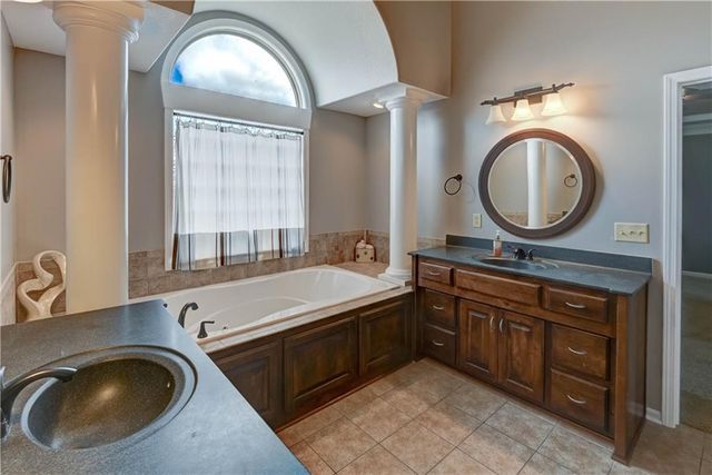 500 NE Woodpark Lane, Lee's Summit, MO 64086