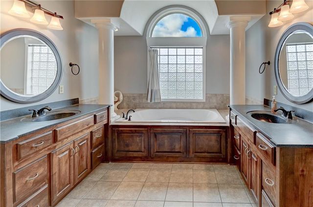 500 NE Woodpark Lane, Lee's Summit, MO 64086