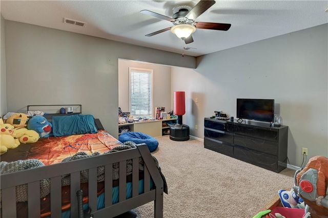 500 NE Woodpark Lane, Lee's Summit, MO 64086