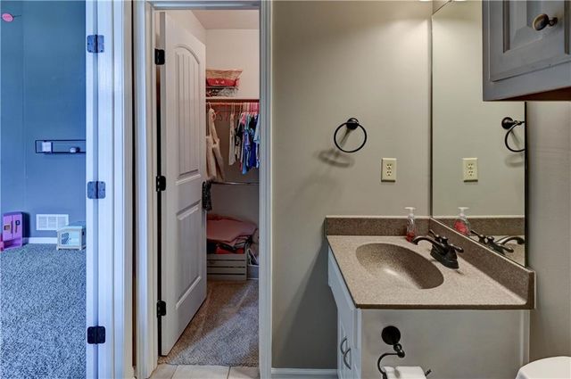 500 NE Woodpark Lane, Lee's Summit, MO 64086
