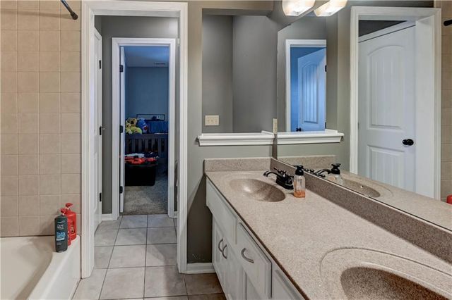 500 NE Woodpark Lane, Lee's Summit, MO 64086
