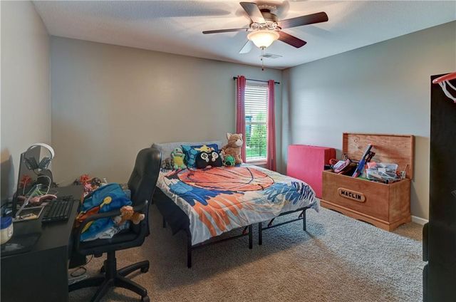 500 NE Woodpark Lane, Lee's Summit, MO 64086