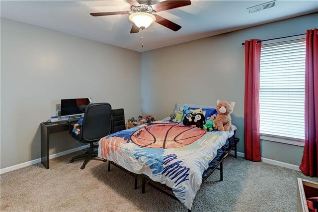 500 NE Woodpark Lane, Lee's Summit, MO 64086