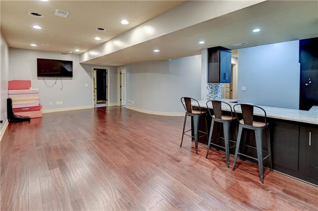 500 NE Woodpark Lane, Lee's Summit, MO 64086
