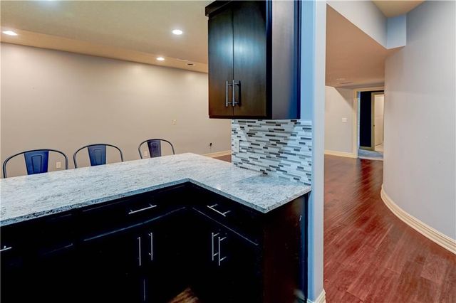 500 NE Woodpark Lane, Lee's Summit, MO 64086